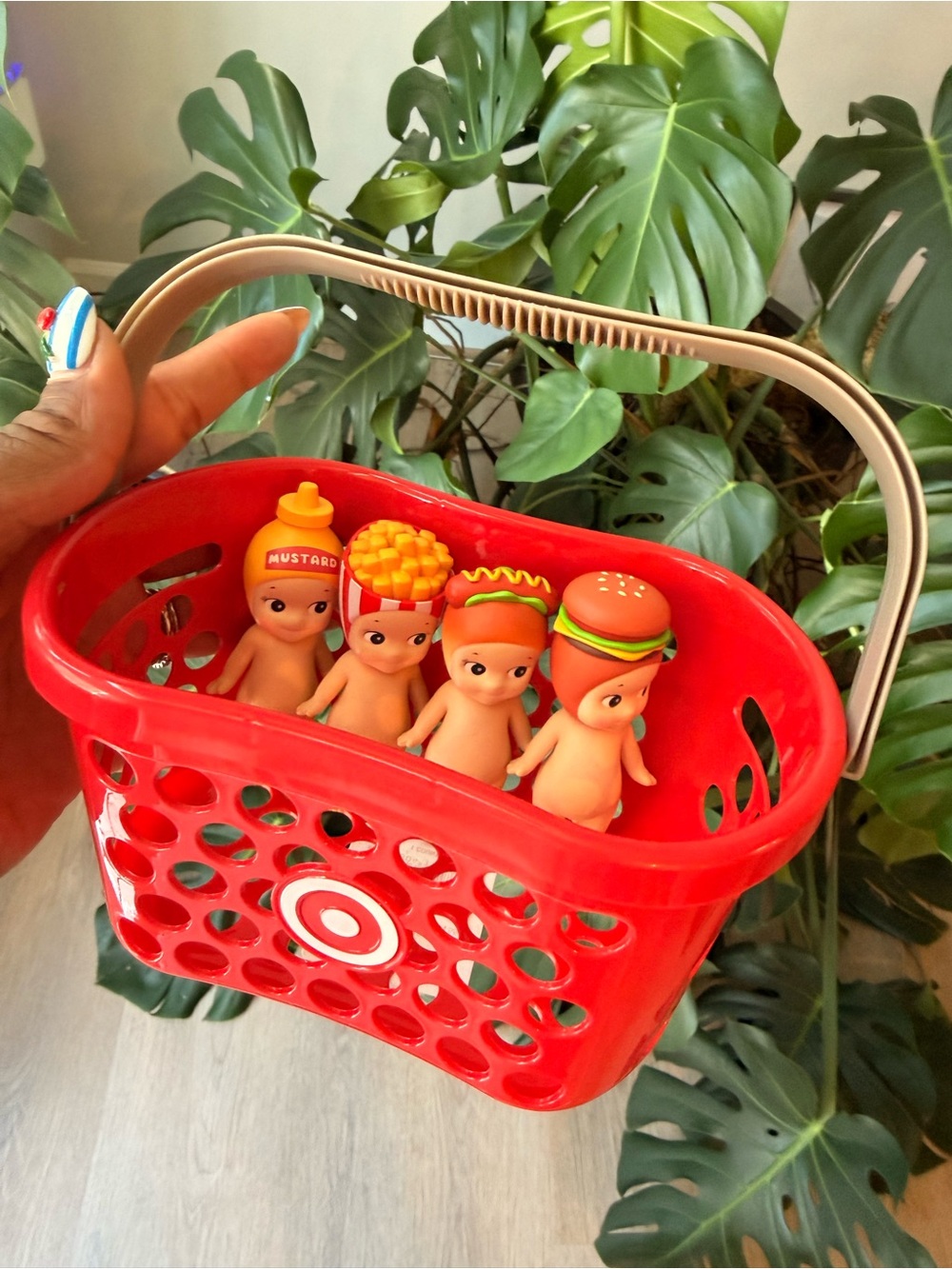 Snacks in a Basket (Sonny Angels)